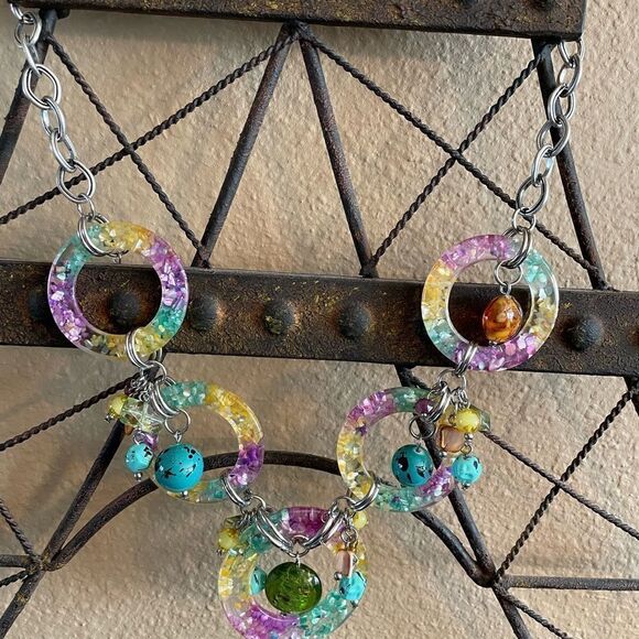 Sturdy colorful spring necklace - Picture 3 of 16